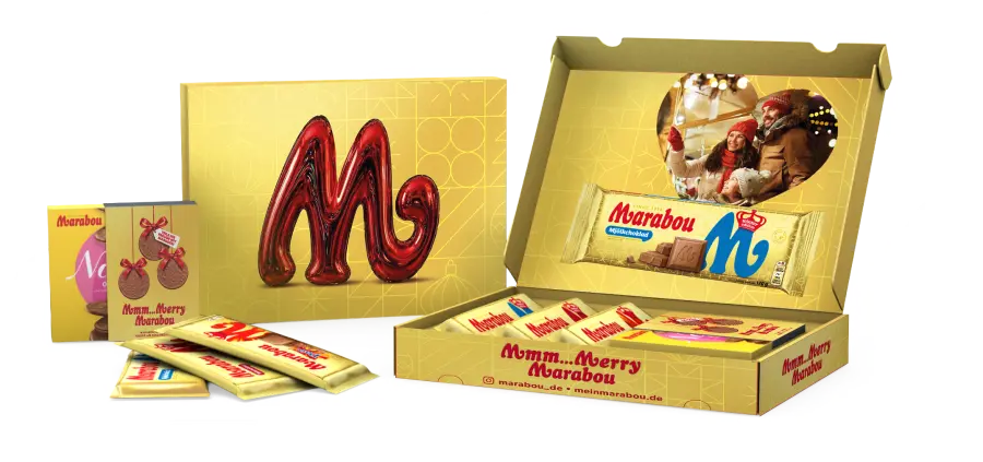 Geöffnete Geschenkbox in weihnachtlichem Design mit mehreren Marabou-Schokoladentafeln und weiteren Marabou-Produkten